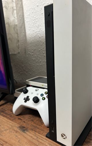 Xbox One X 1TB