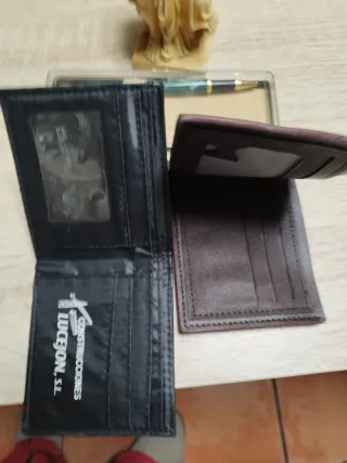 Lote vintage: figura, pluma y carteras