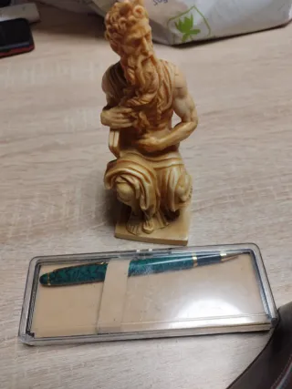 Lote vintage: figura, pluma y carteras