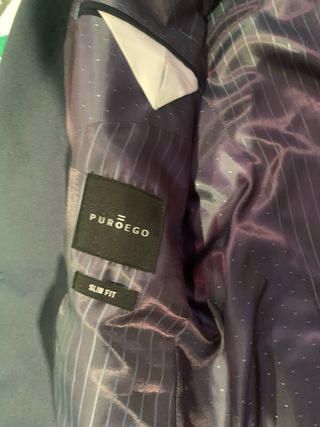 Traje de hombre negro con flor como nuevo