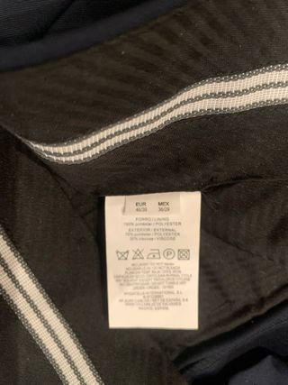 Traje de hombre negro con flor como nuevo