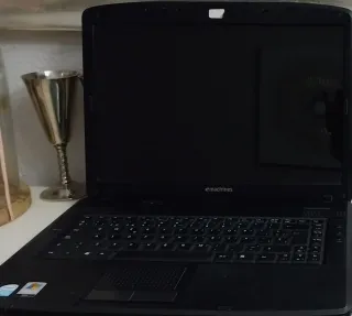 Ordenador portátil eMachines E520 Negro