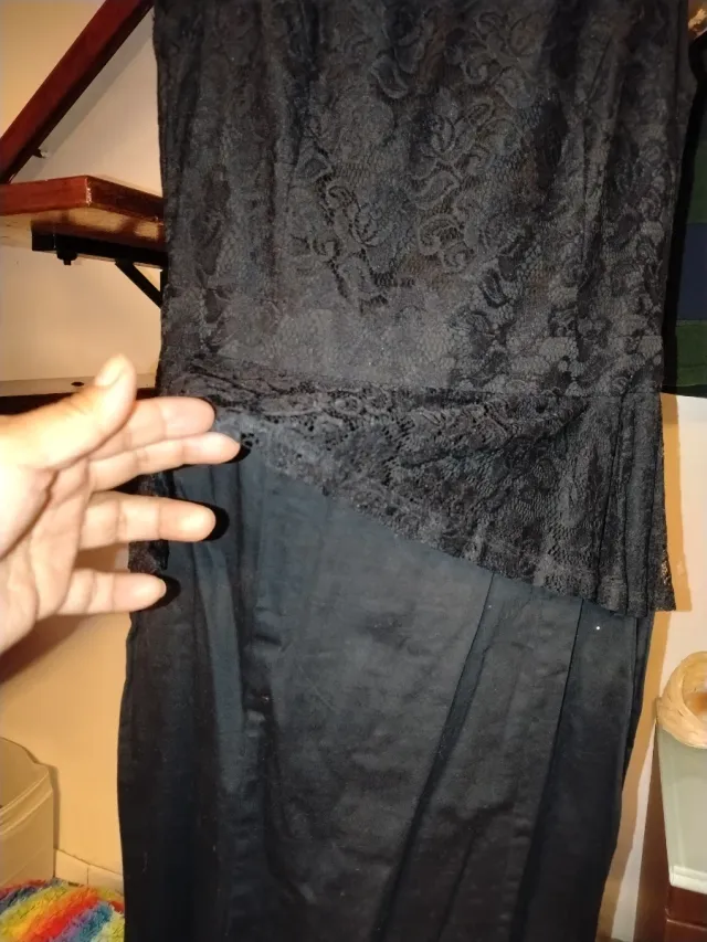 Vestido negro de encaje