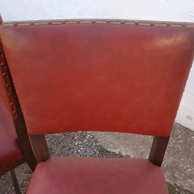 Juego de 4 sillas antiguas..