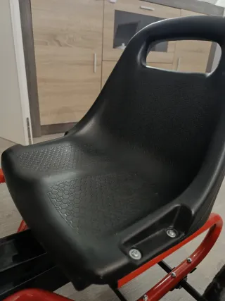 Coche de pedales para niños