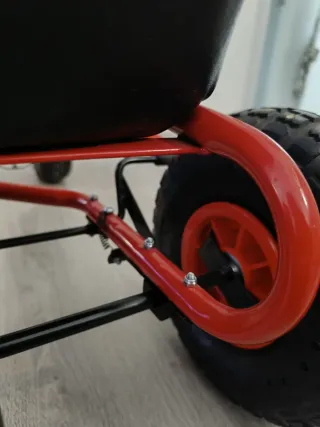 Coche de pedales para niños