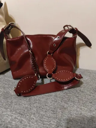 Bolso bandolera Stradivarius tachas