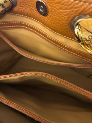 Borsa in pelle marrone e beige con foulard compres