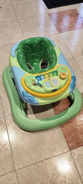 Andador bebé taca taca
