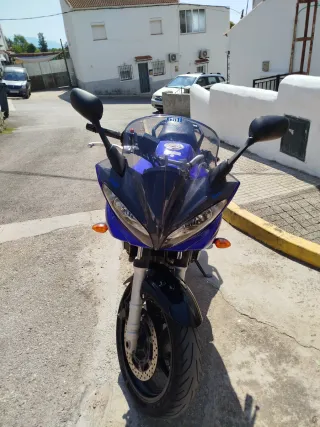 Moto Yamaha Azul