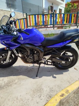 Moto Yamaha Azul