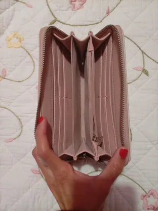 Cartera Stradivarius rosa y beige