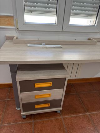 Habitación juvenil con cajoneras