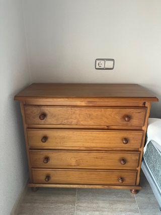 Cómoda de madera maciza