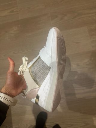 Zapatillas Michael Kors Doradas y Blancas