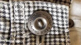 Pantalón de cuadros roto