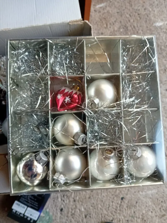 Albero di Natale Bianco con Decorazioni