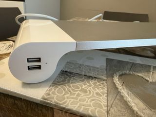 Alzatina per PC con porte USB