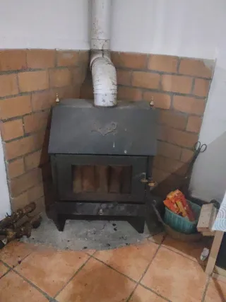 Chimenea Hierro Fundido Negra con tubos.