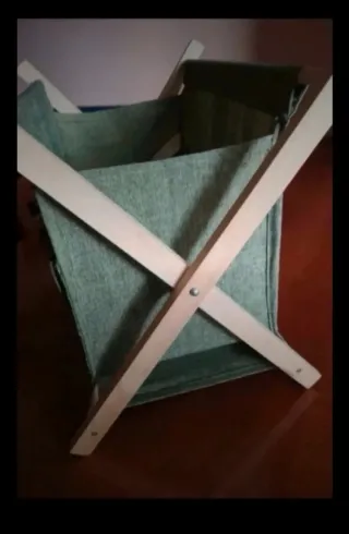 Portariviste pieghevole in tessuto e legno