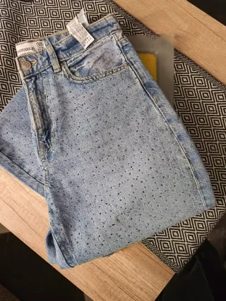 Jeans Stradivarius Wideleg con brillos T.38