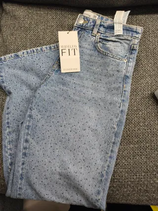 Jeans Stradivarius Wideleg con brillos T.38
