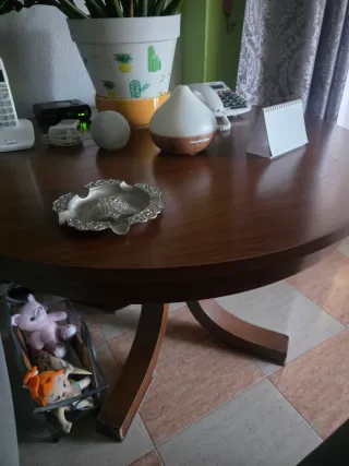 Mesa de comedor de madera