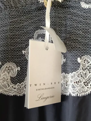 Conjunto de lencería negro y blanco