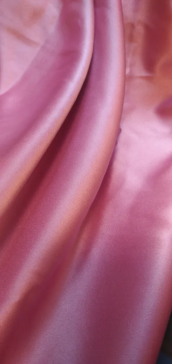 Tela crepe satinada  rosa.