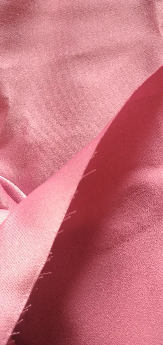 Tela crepe satinada  rosa.