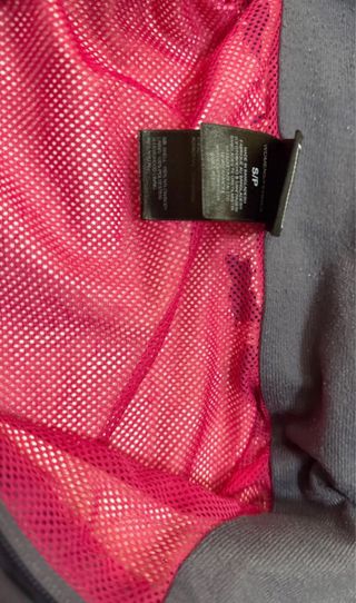 Cortavientos The North Face azul y rosa