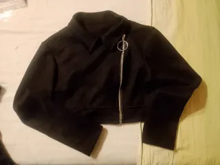 Giubbotto corto nero con zip