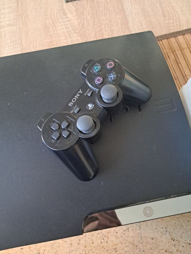 PlayStation 3 + Mando + 9 Juegos