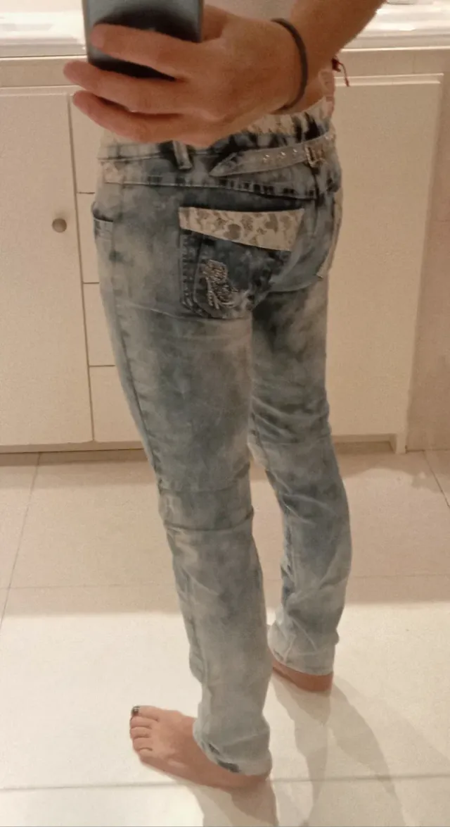 Pantalón  celeste desgastado