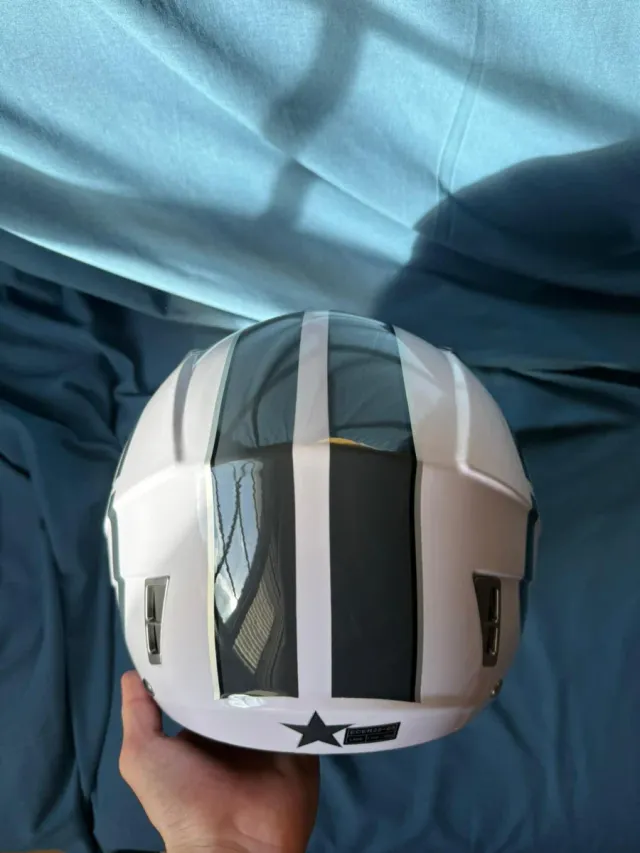 Casco moto nuevo con visera y estrellas