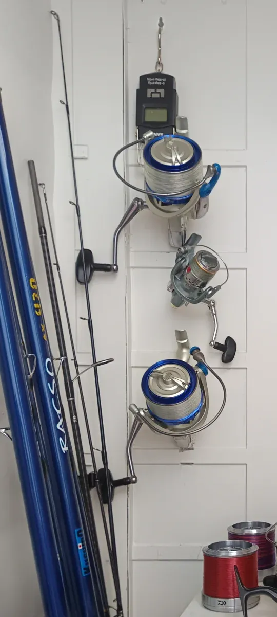 Cañas y carretes de pesca surfcasting