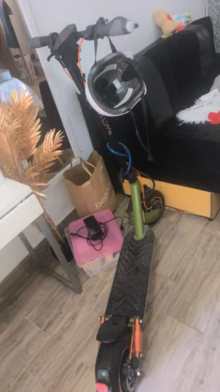 Patinete Eléctrico Verde y Naranja