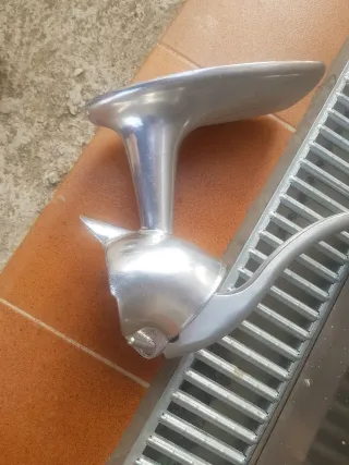 Antico grande spremiagrumi metallico