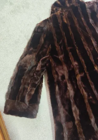 Abrigo de piel marrón