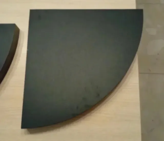 2xEstantería de esquina negra y marrón