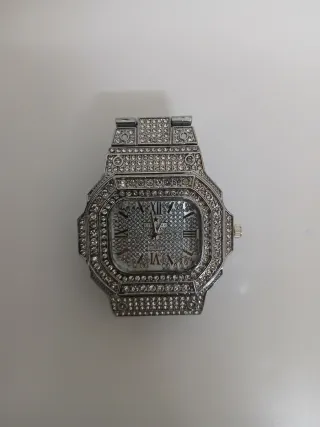 Reloj de Cuarzo Plateado con Cristales