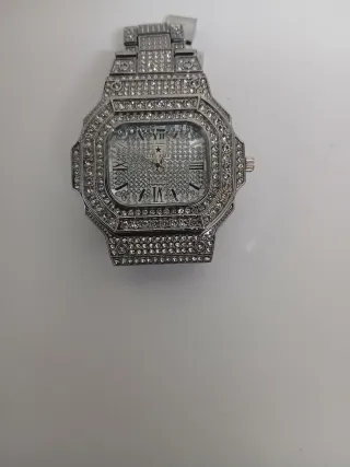 Reloj de Cuarzo Plateado con Cristales