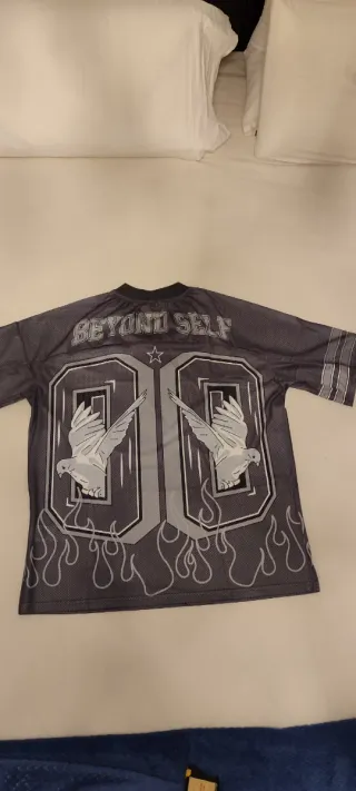 Camiseta NFL oversize gris y negra