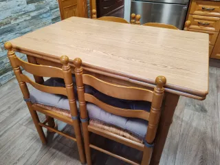 Mesa y 4 sillas de cocina madera