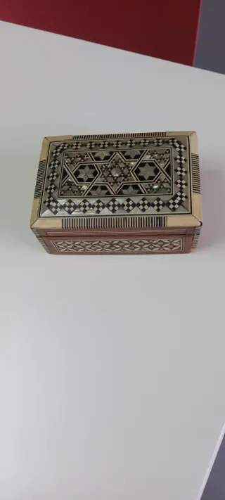 Scatolina legno intarsiata etnica