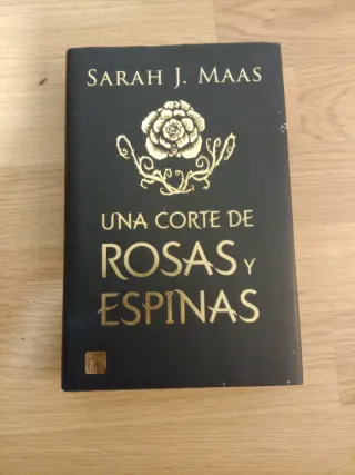 Una corte de rosas y espinas. Edición especial:...