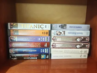 Lote (25) VHS Películas Animadas y de Familia