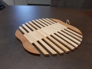 Sottopentola in legno a forma di mela