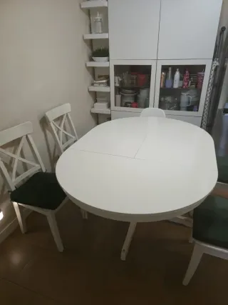 Mesa comedor extensible y 4 sillas