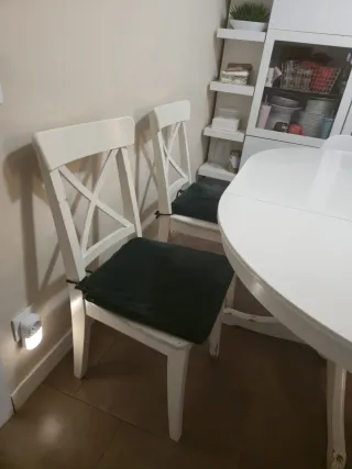 Mesa comedor extensible y 4 sillas